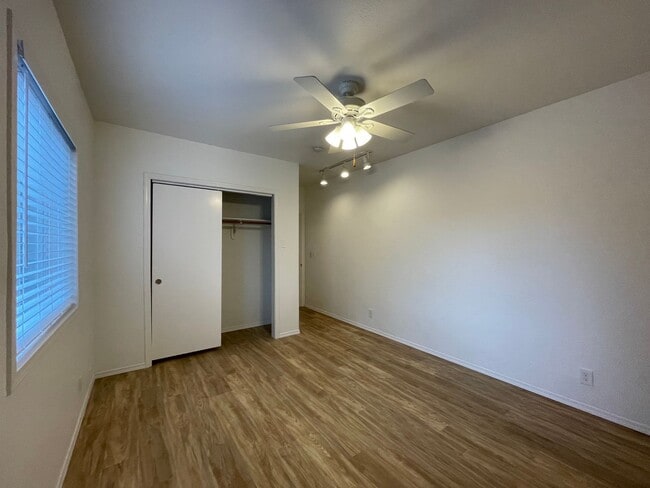 Building Photo - Charming and Updated 1913's Home! Woodstoc...