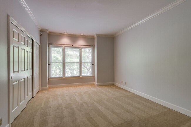 Building Photo - 218 Boxmere Pl