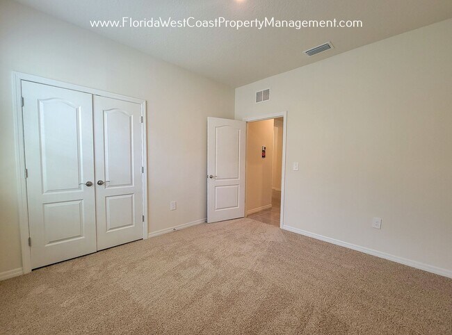 Building Photo - COOL COASTAL 4 BED/2 BATH HOME! PALISADES LAKEWOOD RANCH! COMMUNITY POOL/FITNESS ROOM!