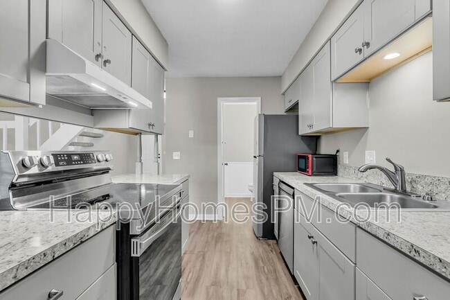 Building Photo - 5737 Dewsbury Ln