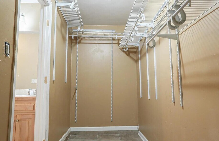 Building Photo - 31 Stevens Dr