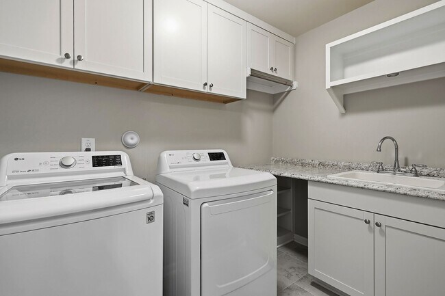 Building Photo - 438 Brk Pne Trl