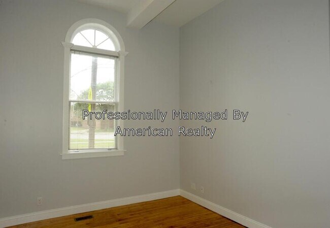 Building Photo - 303 Indiana Ave NW