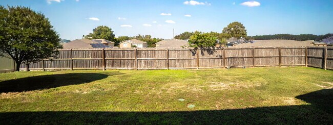 Building Photo - Beautiful 4-Bedroom Home with Spacious Bac...