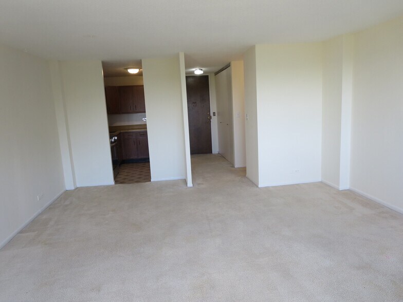 Building Photo - 5100 N Marine Dr