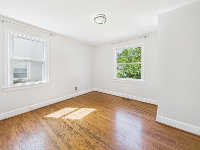 Building Photo - 6514 Stuart Ave