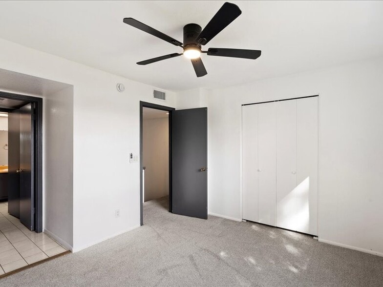 Building Photo - 122 S Hardy Dr