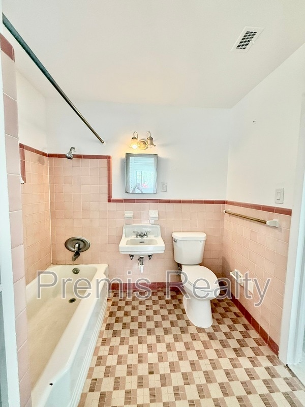 Building Photo - 7960 Boca Ciega Dr
