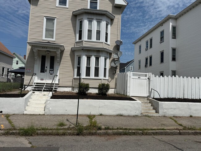 Building Photo - 436 Auburn St