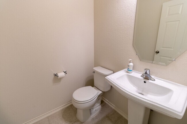 Building Photo - Charming Oasis in Wells Branch: Spacious 3-Bed Home with Stylish Upgrades!