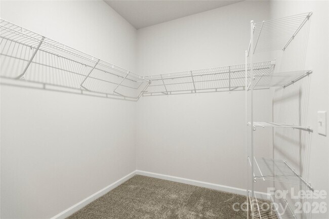 Building Photo - 7113 Brookview Ln