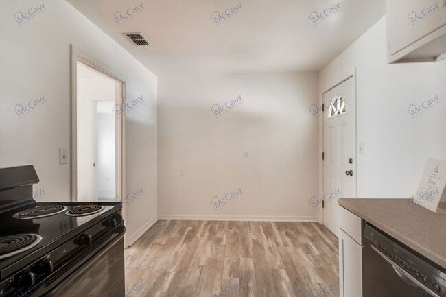 Building Photo - 2938 Hunter St