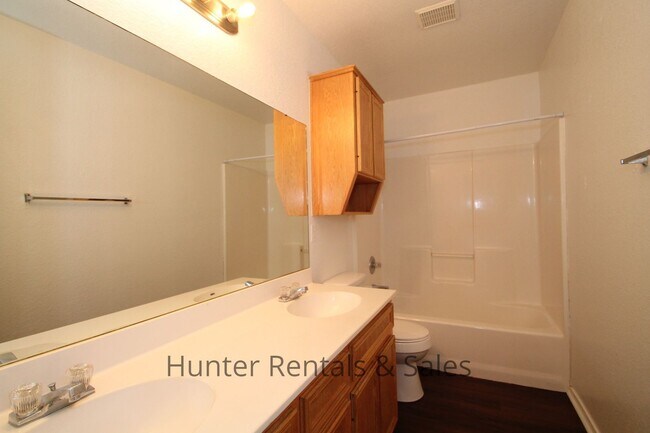 Building Photo - Holy Toledo!