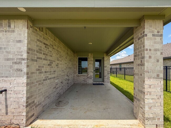 Building Photo - 3101 Emerald Ocean Dr