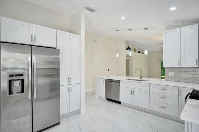 Building Photo - 5033 S La Sedona Cir