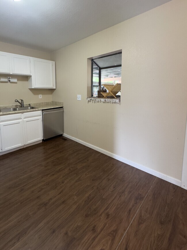 Building Photo - 65 Yank Way