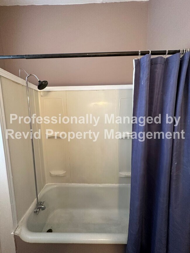 Building Photo - Updated 3 bedroom 3 bathroom home in Coope...