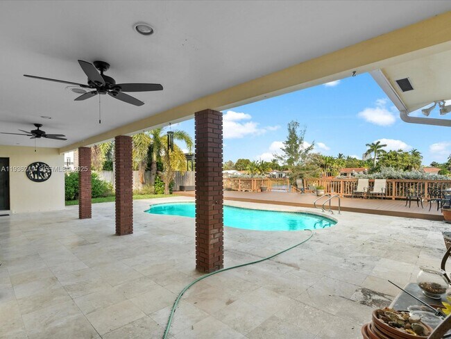 Building Photo - 21151 NE 22nd Ct