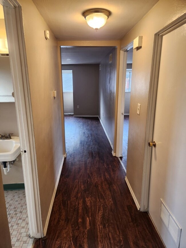 Building Photo - Updated 2 Bedroom Apartment in Millvale!