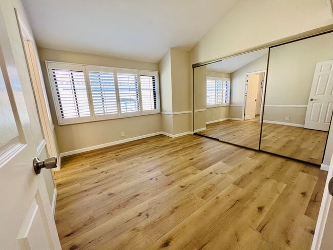 Building Photo - Great Natural light, Treetop Views with 2 Primary Suites plus OFFICE and a 2 car garage, It is li...