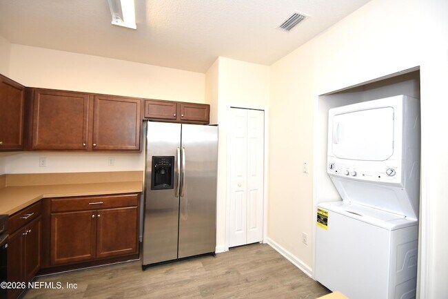 Building Photo - 2211 Golden Lake Loop