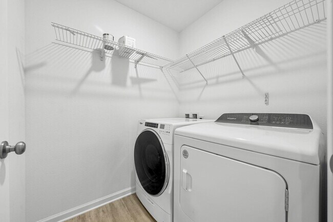 Building Photo - 39 Riverwalk Xing