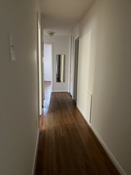 Building Photo - 10518 Weymouth St