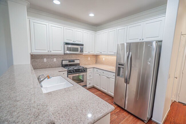 Building Photo - 3-Bedroom Home with Fresh Paint in Creekside of Valencia!