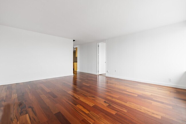 Building Photo - 65 E India Row