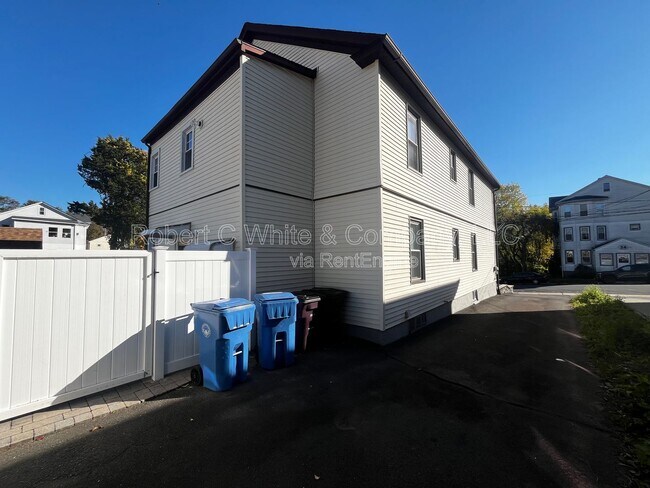 Building Photo - 19 Pulaski St