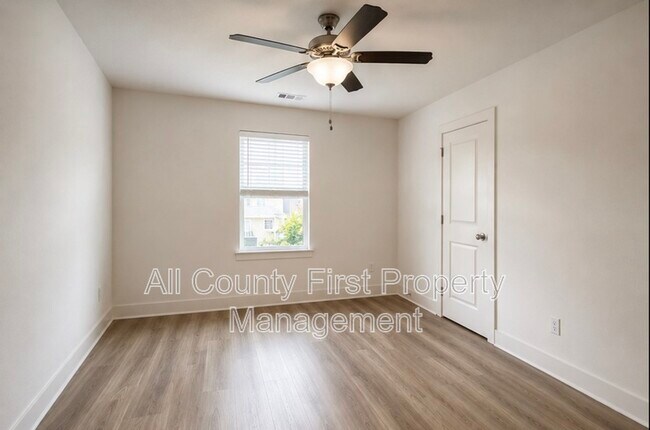 Building Photo - 5788 Calle Vis Dr
