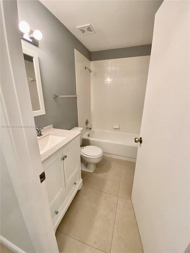 Building Photo - 9870 Watermill Cir