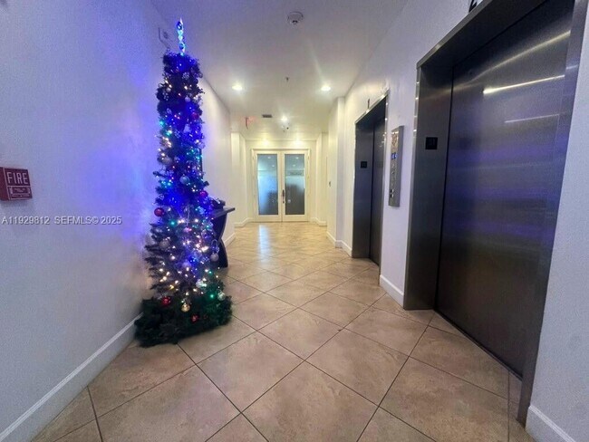 Building Photo - 2630 SW 28th St