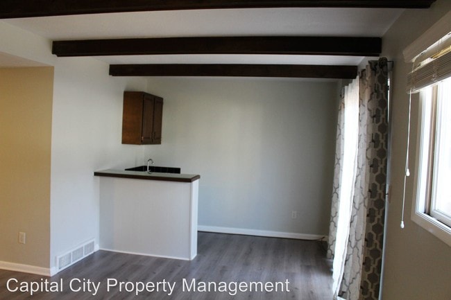 Building Photo - 3 br, 2 bath House - 6750 School St Unit 201