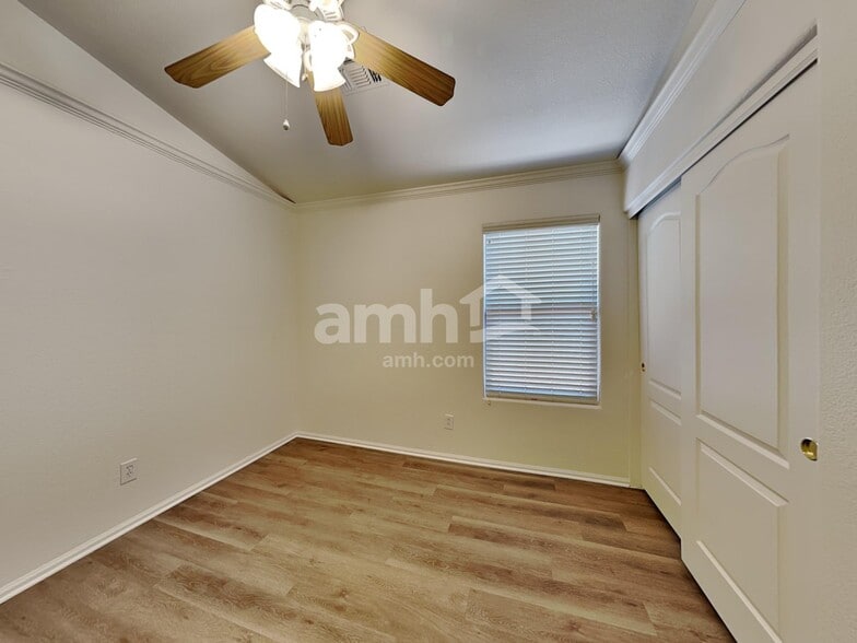Building Photo - 2220 W Madre Del Oro Dr