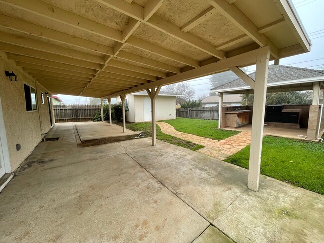 Building Photo - Charming 3-Bedroom, 2-Bathroom Single-Story Home in Sacramento!