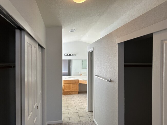 Building Photo - Beautiful 4 Bed/3 Bath Tracy Home with Pool and Fresh Paint