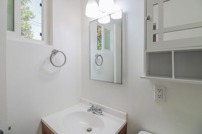 Building Photo - 1710 Huasna Dr