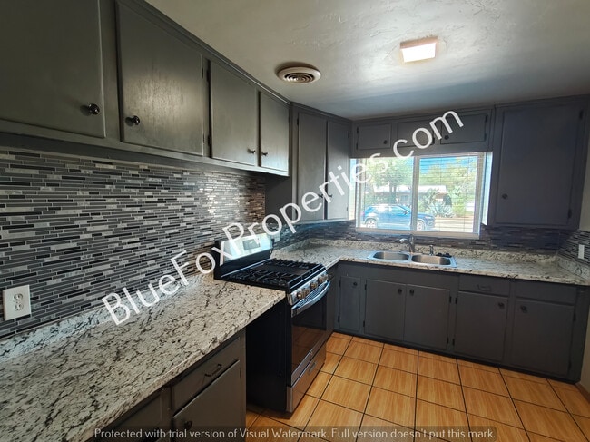 Building Photo - 5952 E 25th St