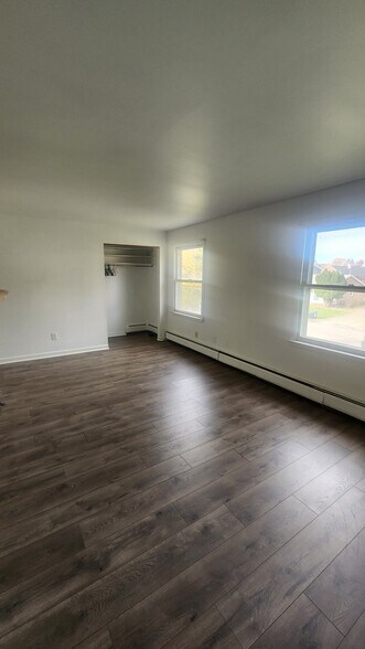 Building Photo - 1 Birchwood Dr