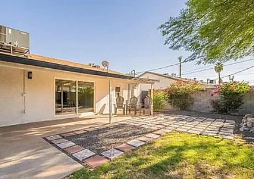 Building Photo - 8214 E Elm Dr