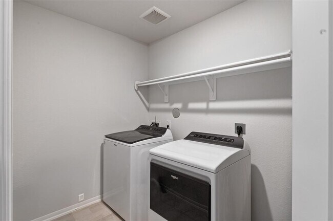 Building Photo - 5872 Strawflower Ln