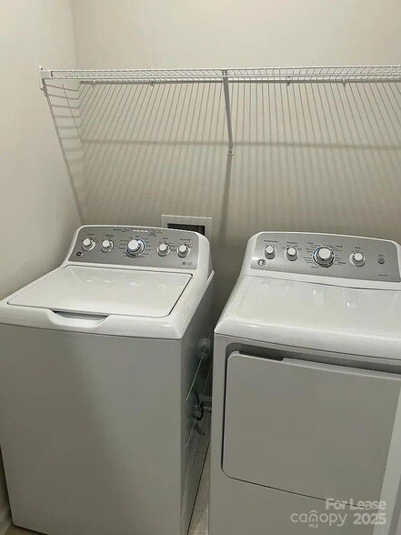 Building Photo - 2596 Grantham Place Dr