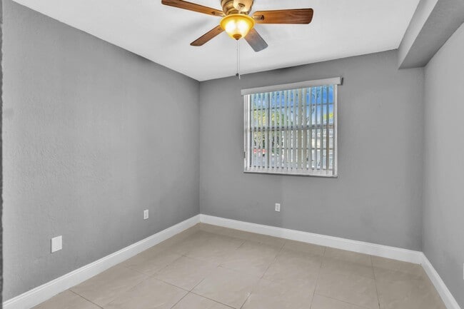 Building Photo - 2803 N Oakland Forest Dr