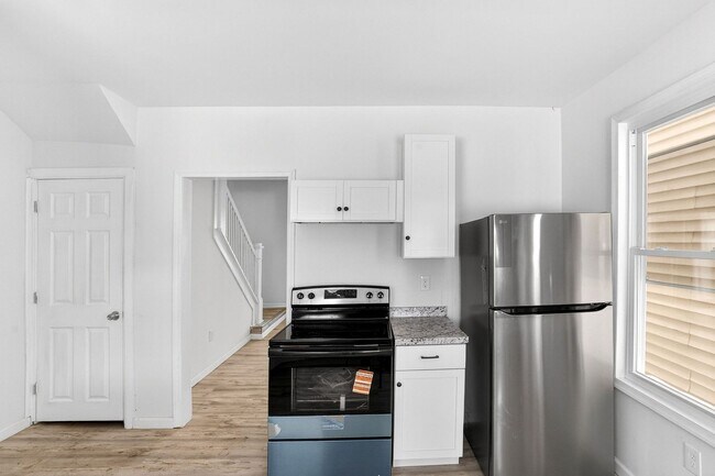 Building Photo - 398-400 N. Maple Ave