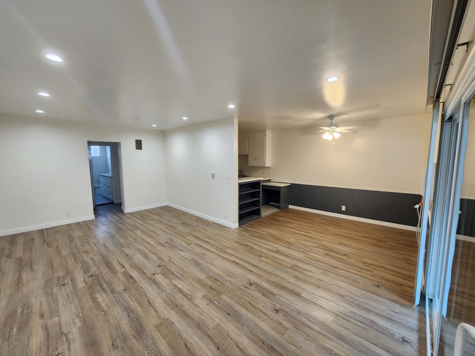 Building Photo - 1414 S Orange Grove Ave