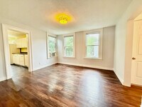 Building Photo - 52 Beers St