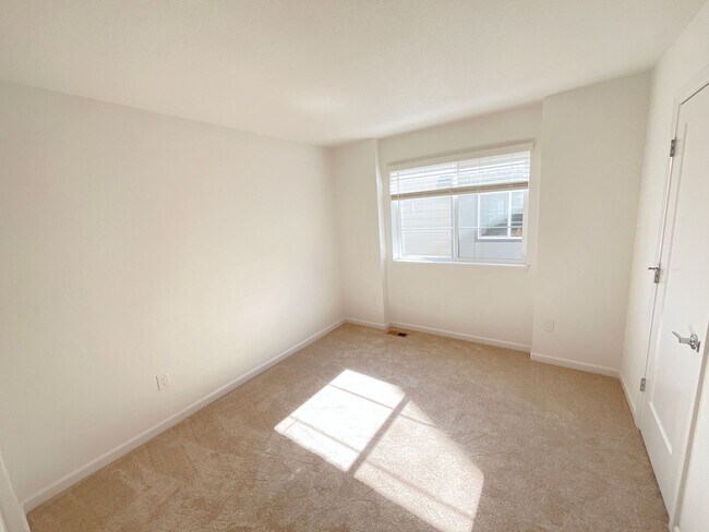 Building Photo - 3 Bedroom Townhome Available Near Voyager Pkwy & Interquest Pkwy!