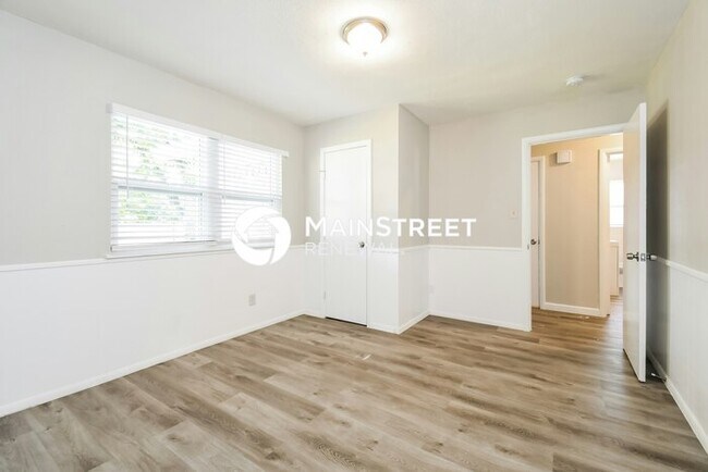 Building Photo - 4 Bedroom Pet-Friendly Home in FORT WORTH,...