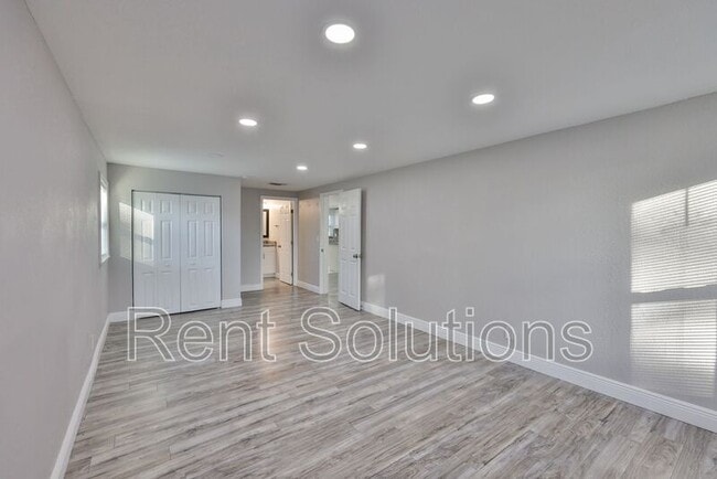 Building Photo - 12870 101st Way N